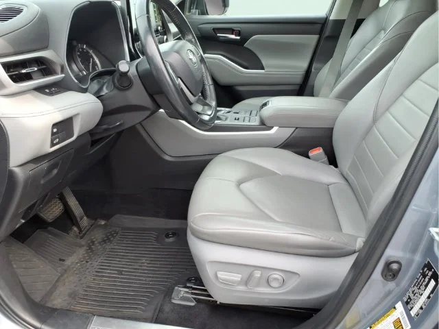Used 2022 Blue Toyota XLE image 21