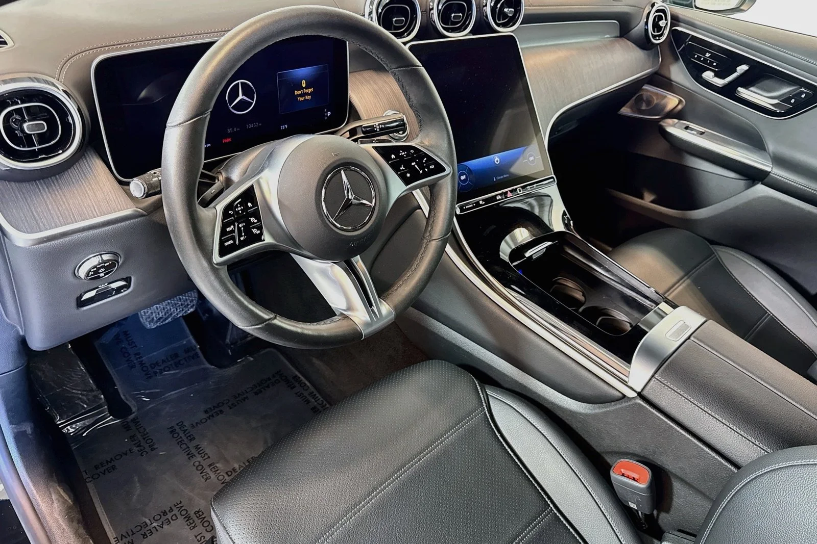 Used 2024 Obsidian Black Metallic Mercedes-Benz GLC 300 image 9