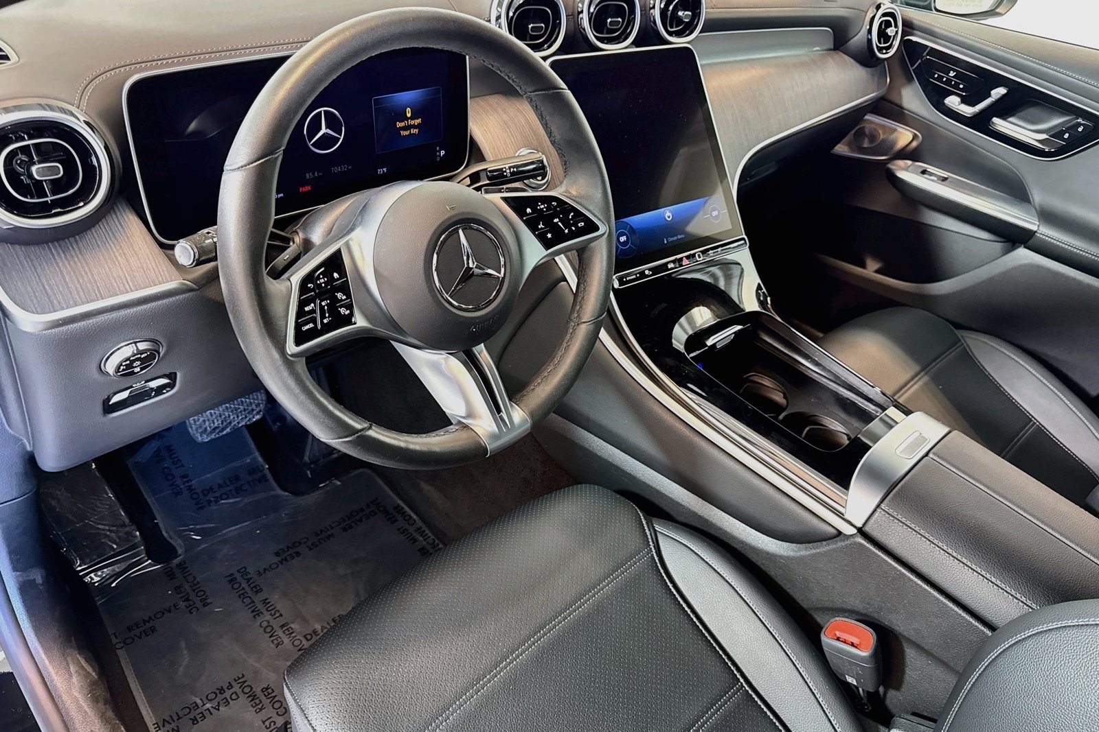 Used 2024 Obsidian Black Metallic Mercedes-Benz GLC 300 image 9