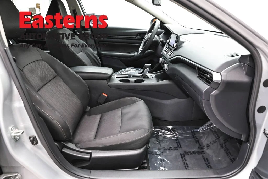 Used 2023 Silver Nissan 2.5 S image 23