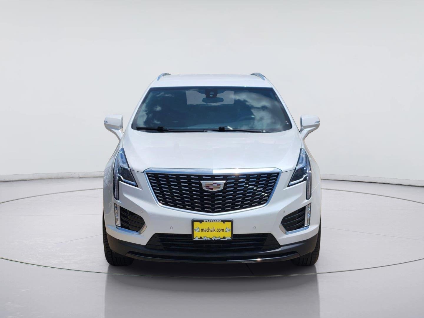 Certified Used 2022 Crystal White Tricoat Cadillac AWD Luxury image 2