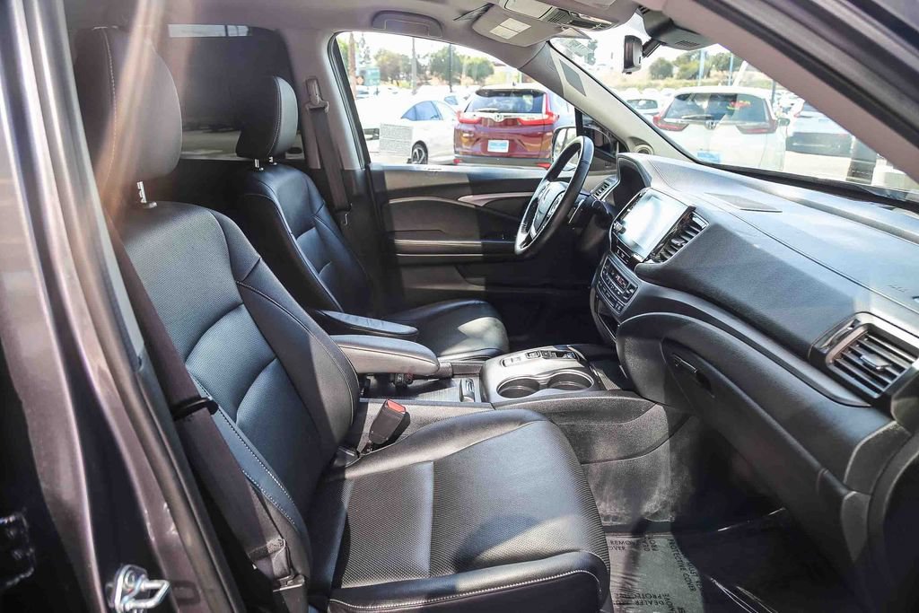 Certified Used 2023 Modern Steel Metallic Honda AWD RTL-E image 45