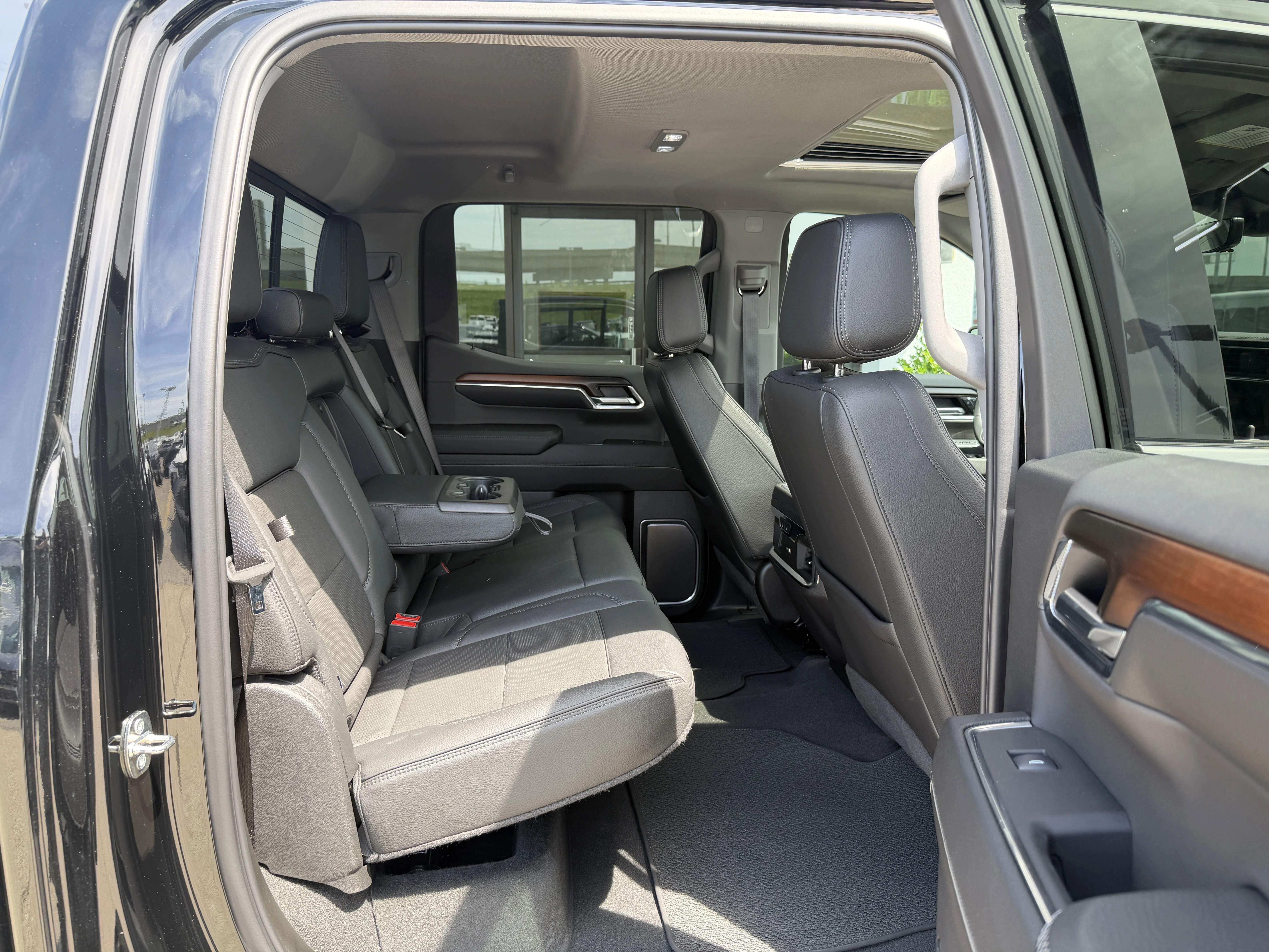 Used 2024 Onyx Black GMC Denali image 26