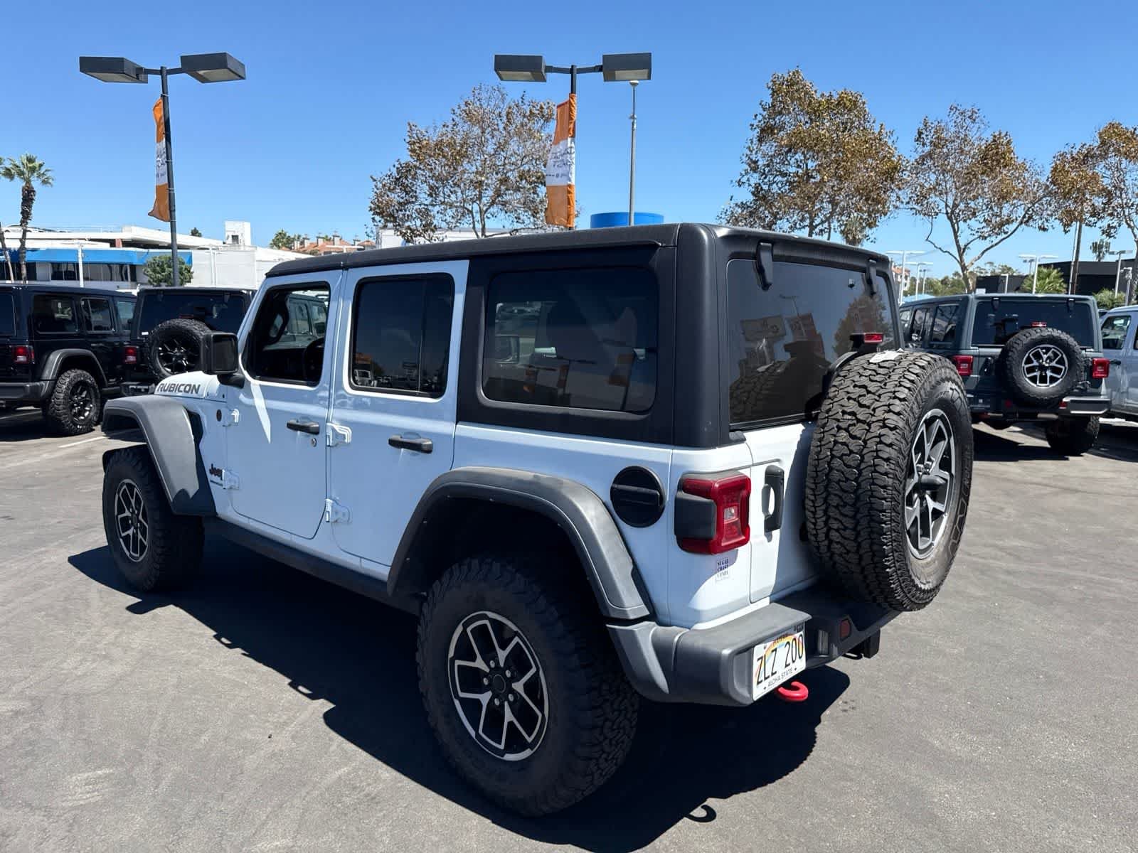 Used 2024 Bright White Clearcoat Jeep Rubicon image 20