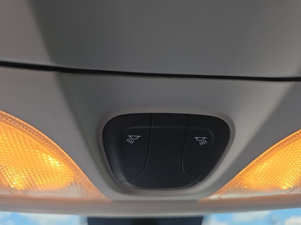 Used 2019 Silver Jeep Latitude image 23
