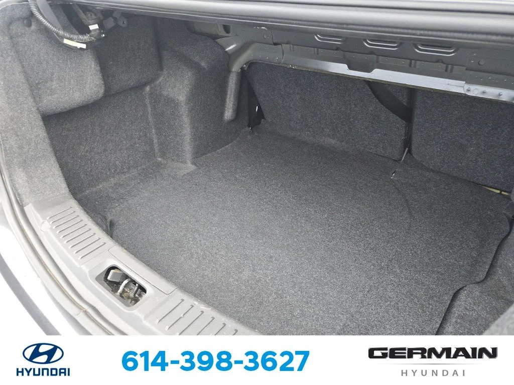 Used 2019 Gray Ford SE image 21