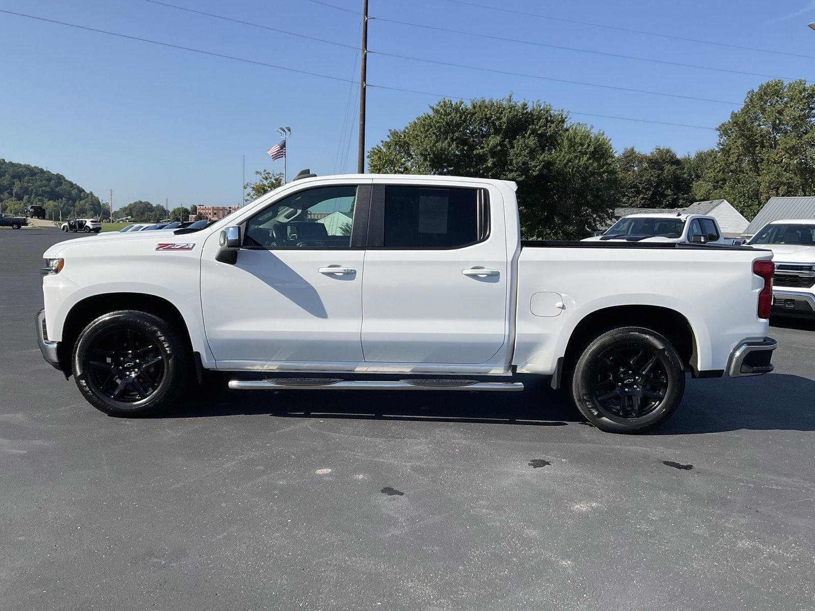 Used 2022 Summit White Chevrolet LT image 4
