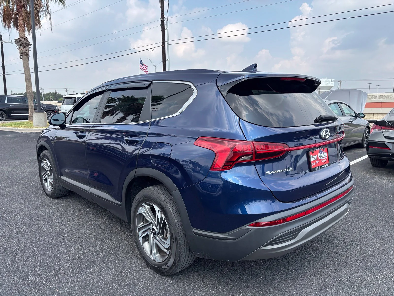 Used 2023 Blue Hyundai SE image 4