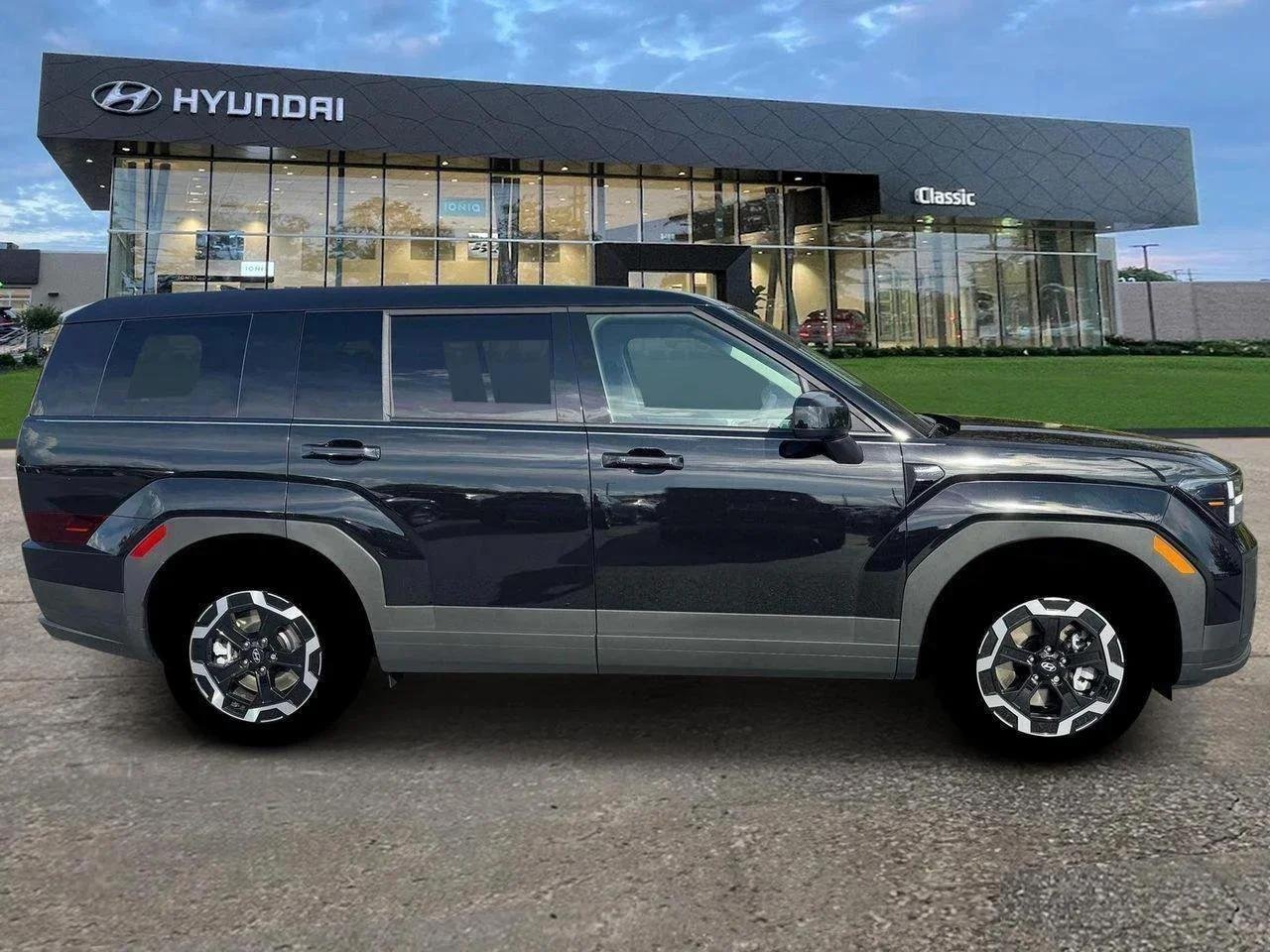 New 2026 Phantom Black Hyundai SE image 9