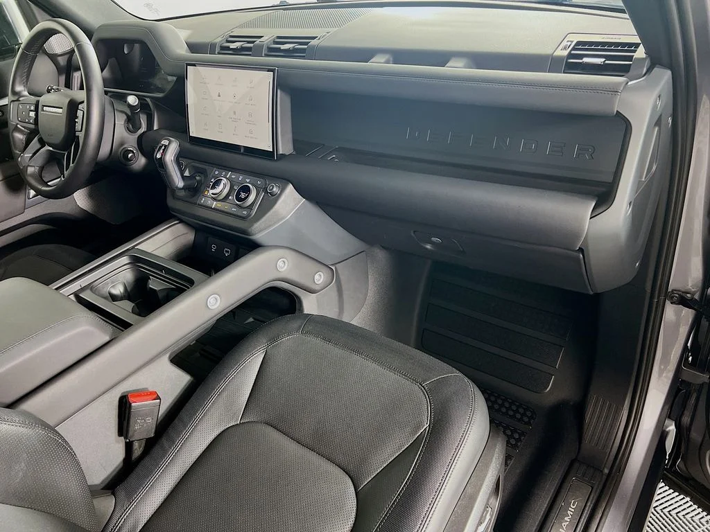2024 Land Rover Defender X-Dynamic SE - Photo 31