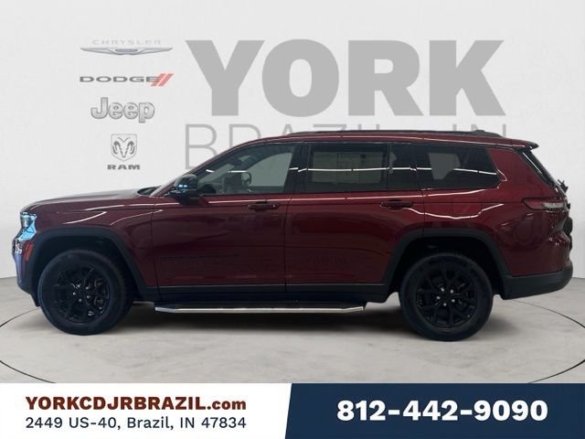 Used 2024 Red Jeep Altitude image 2