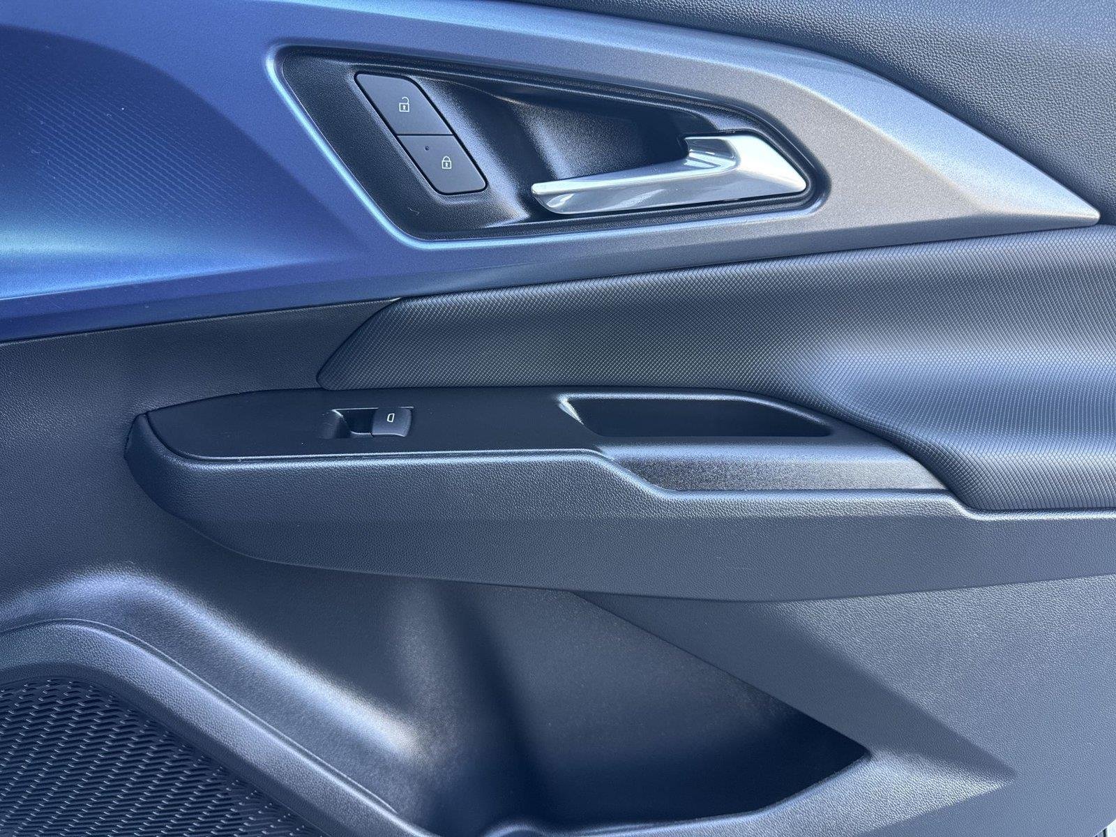 2024 Chevrolet Equinox EV LT - Photo 31