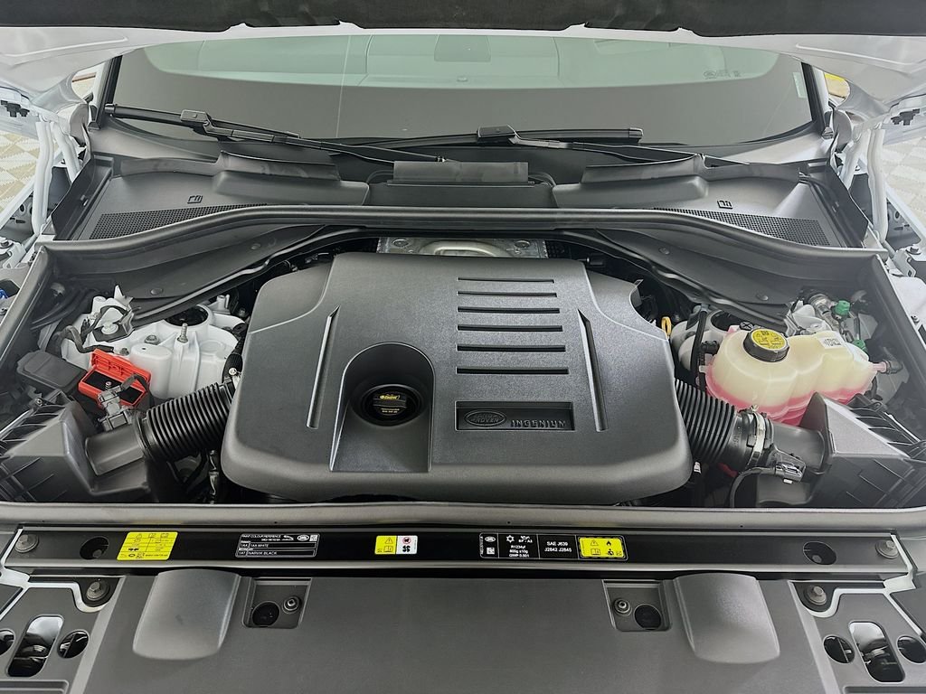 New 2026 Fuji White Land Rover Dynamic SE image 30