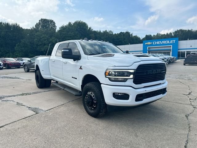 Used 2023 White Ram Laramie image 11
