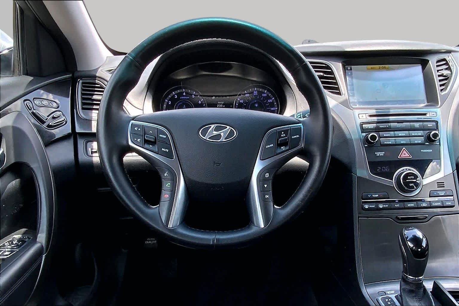 Used 2015 Pewter Gray Metallic Hyundai  image 5