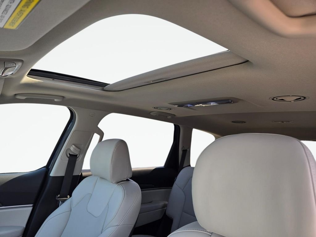 2025 Kia Telluride S - Photo 17