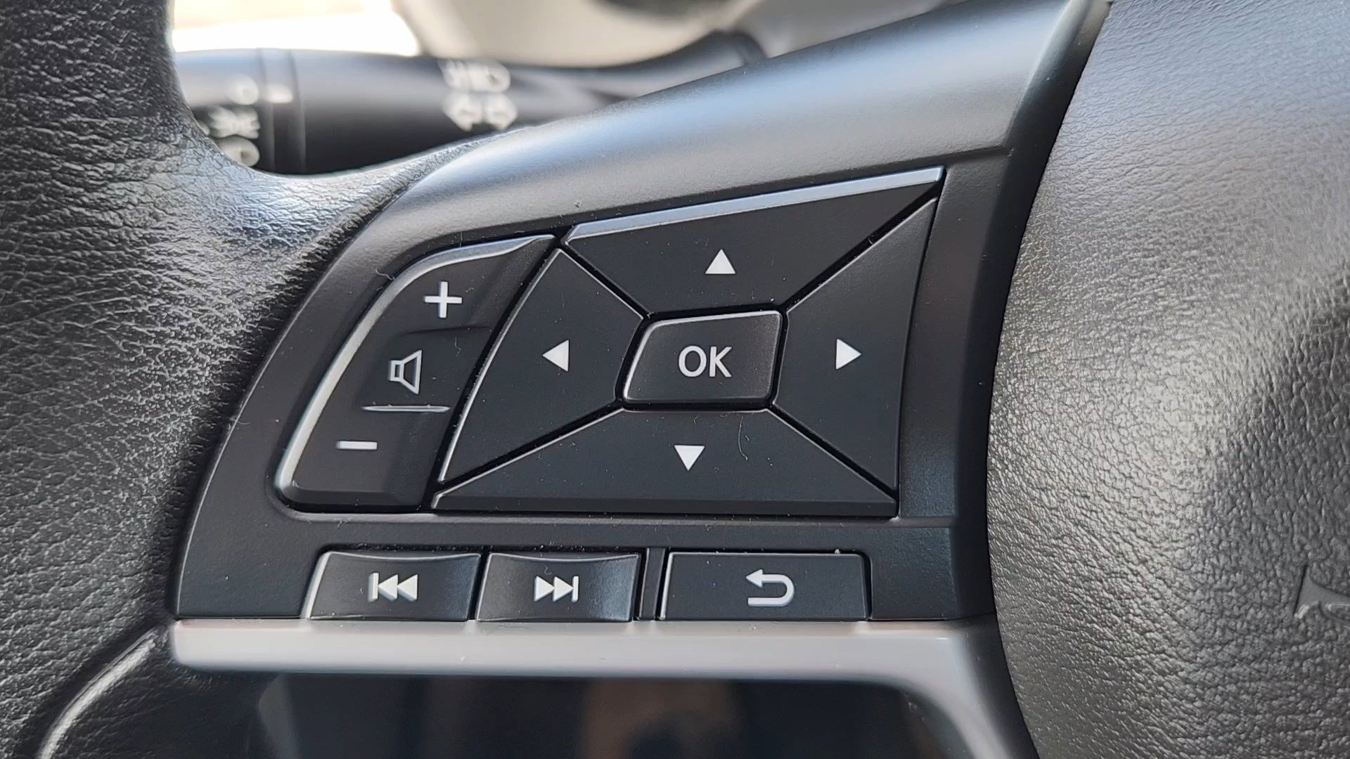 2025 Nissan Altima SV - Photo 12