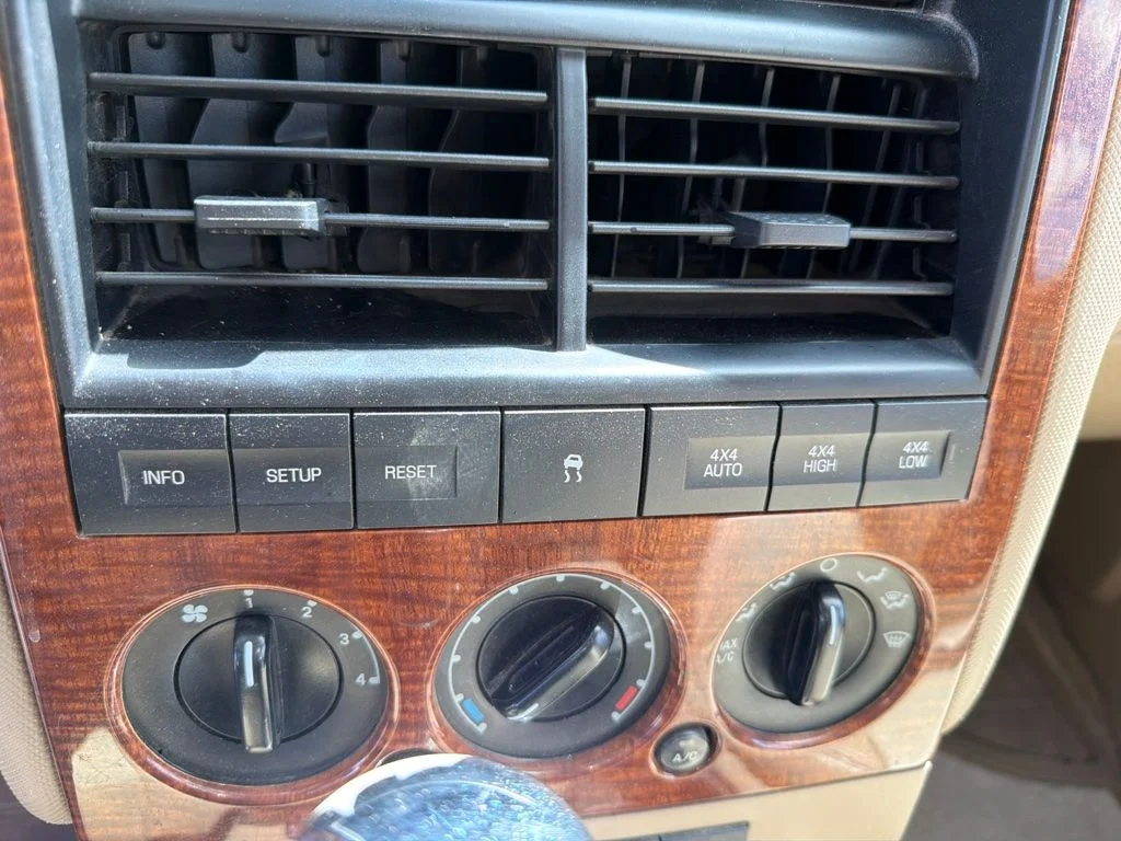 Used 2010  Ford Eddie Bauer image 13