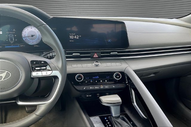 2025 Hyundai Elantra SEL - Photo 11