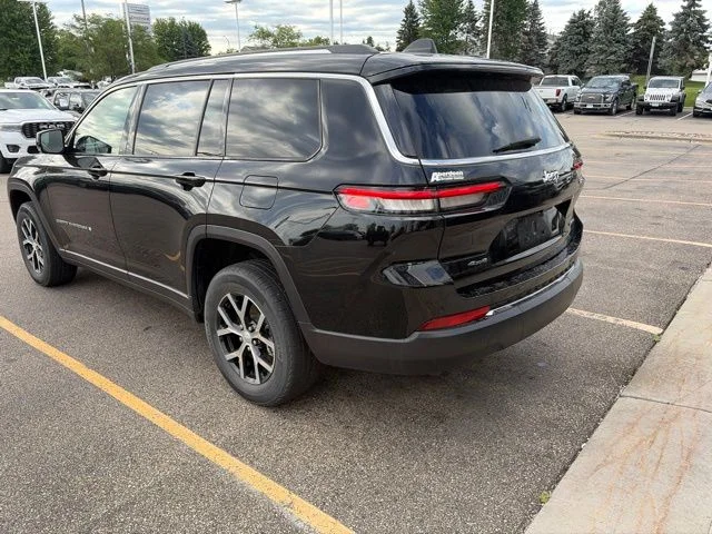 Used 2023 Black Jeep Limited image 3
