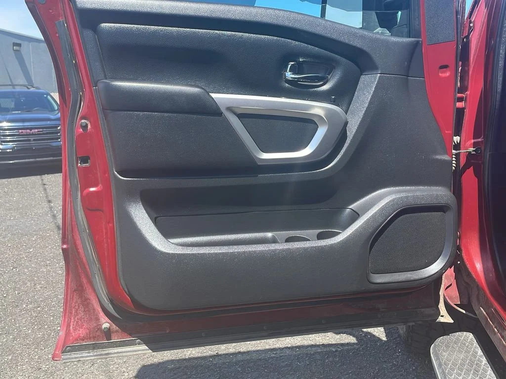 Used 2017 Cayenne Red Nissan SV image 9