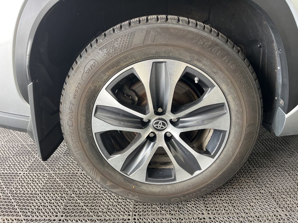 Used 2024 Gray Toyota XLE image 27