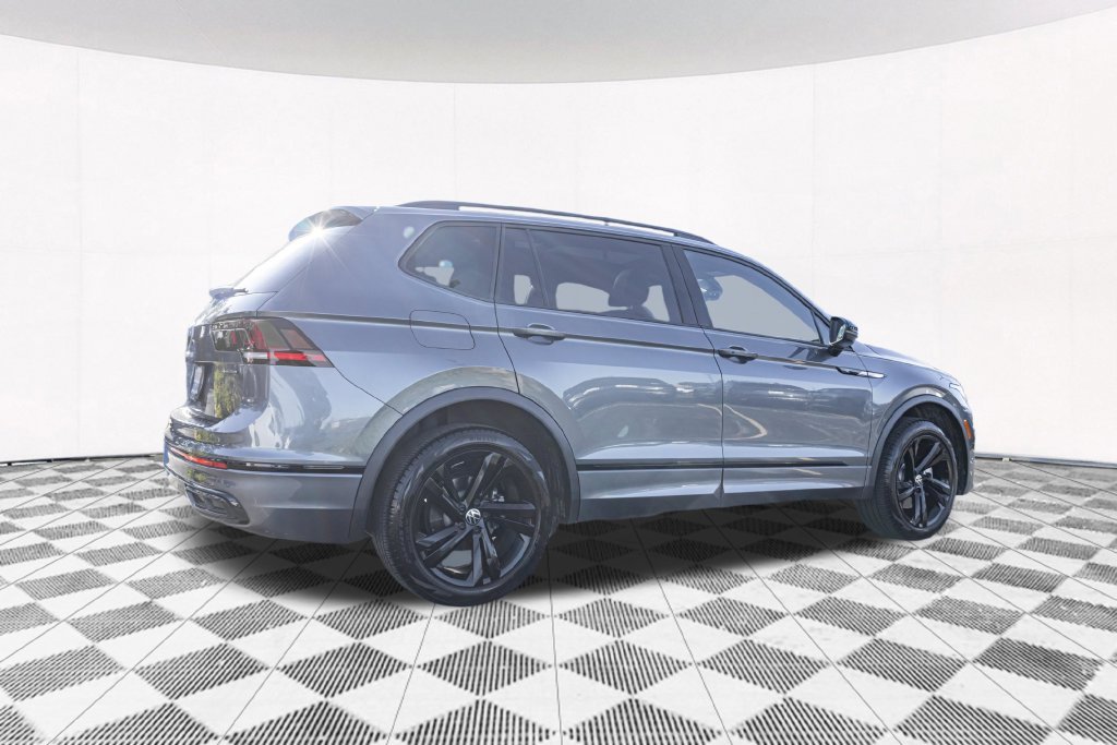 Used 2023  Volkswagen 2.0T SE R-Line Black image 9