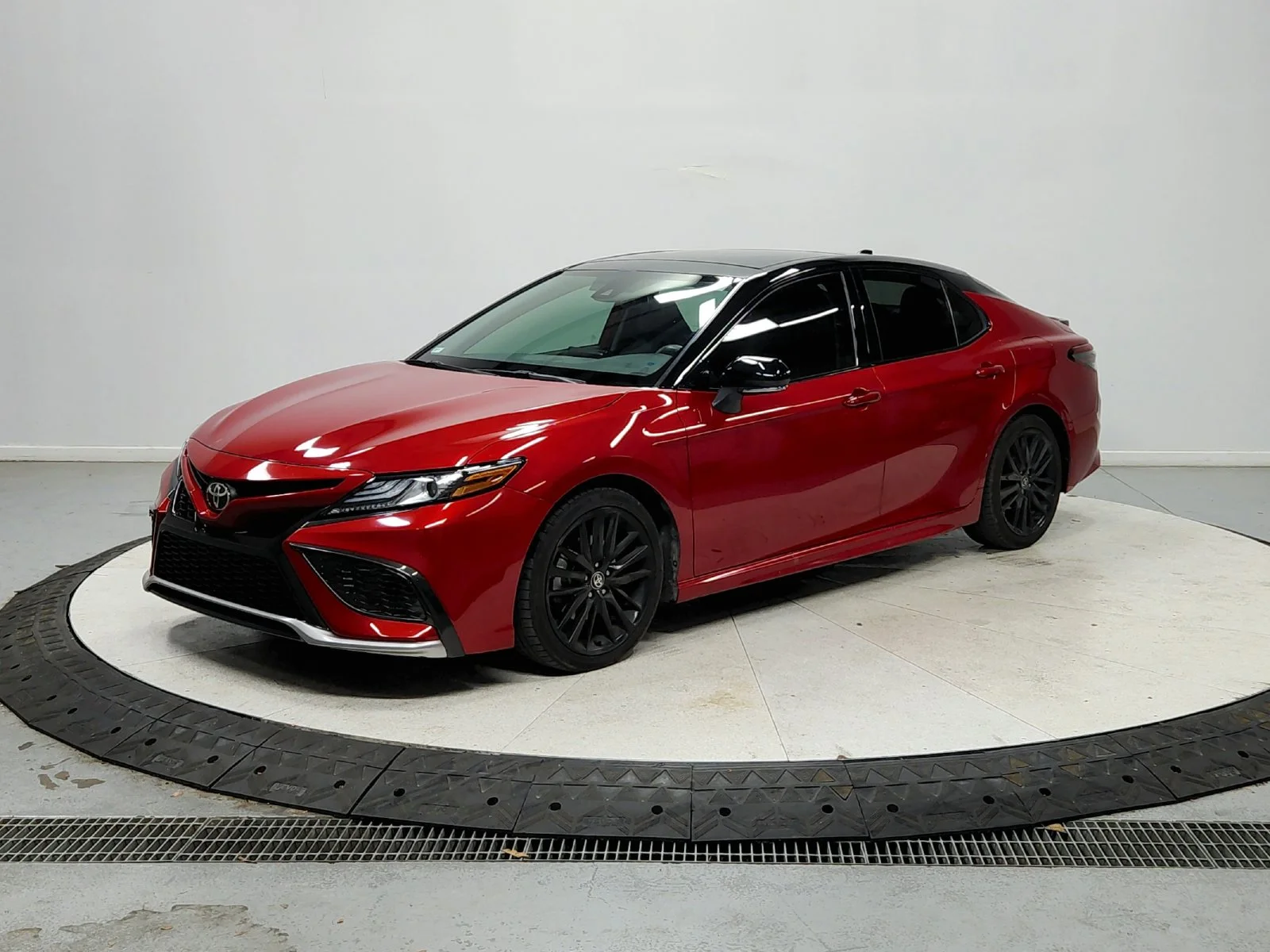 Used 2022 Red Toyota XSE image 4