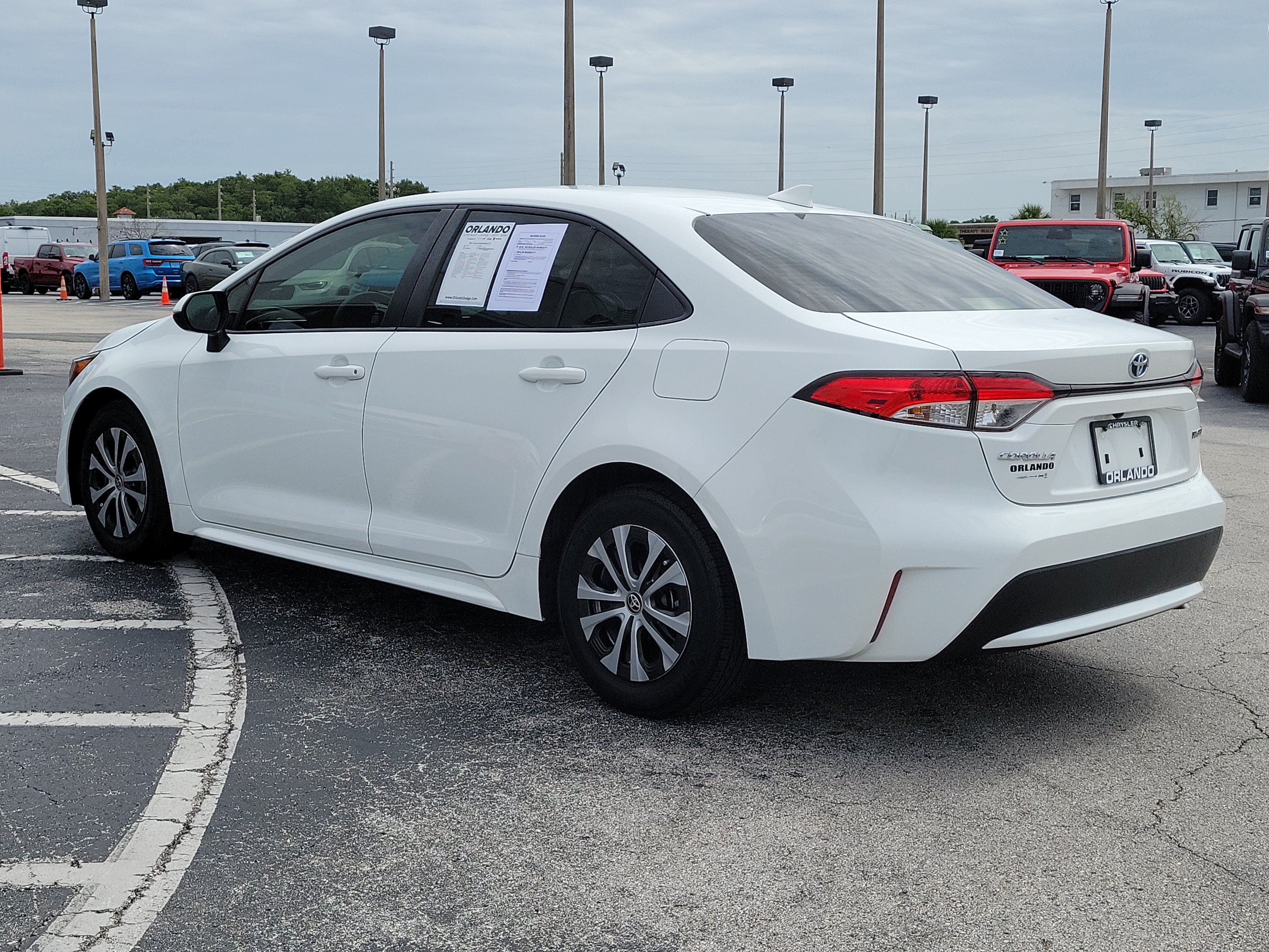 Used 2022 White Toyota Hybrid LE image 5