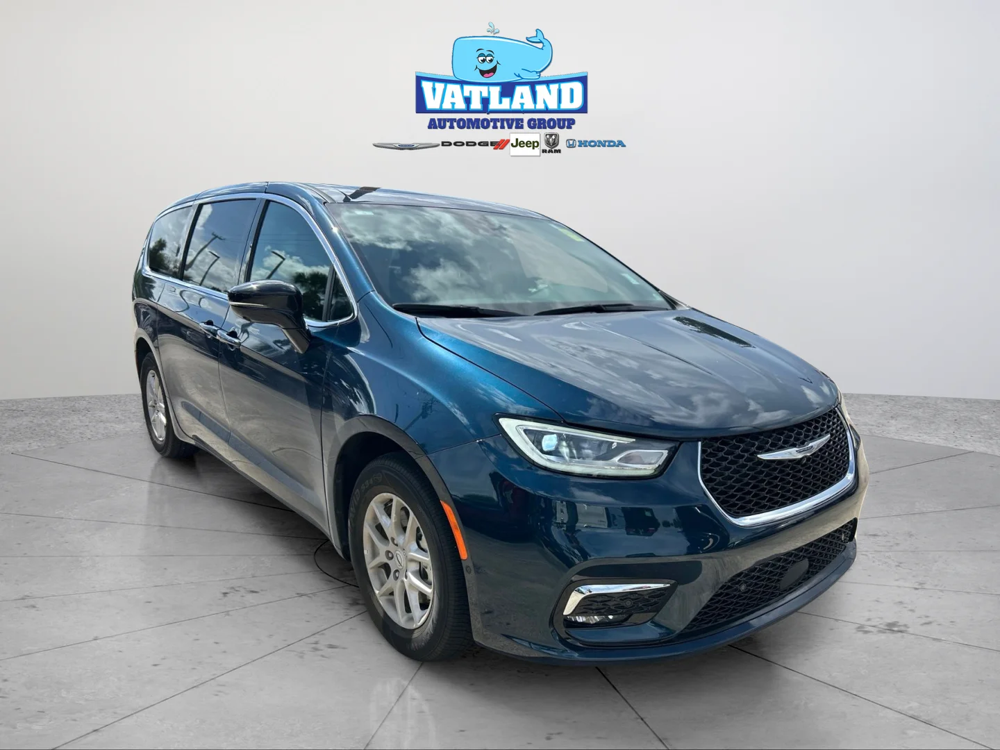 Used 2025 Blue Pearl Chrysler Select image 7