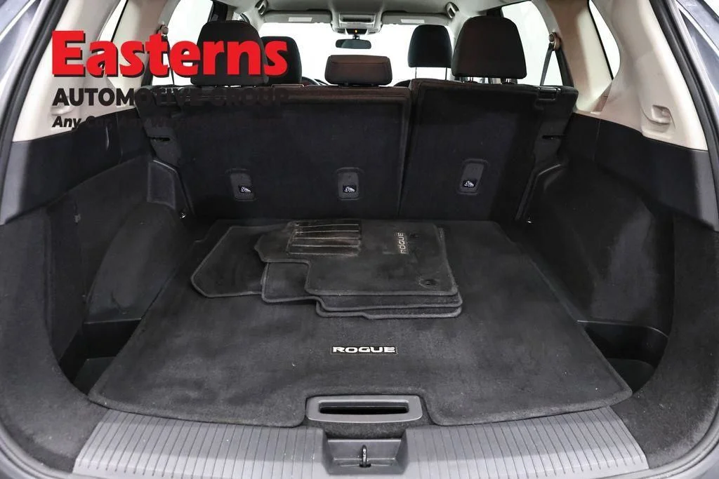 Used 2023 Gray Nissan S image 11