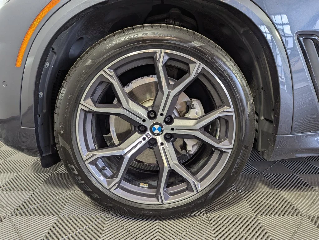 Certified Used 2019 Gray BMW xDrive40i image 19
