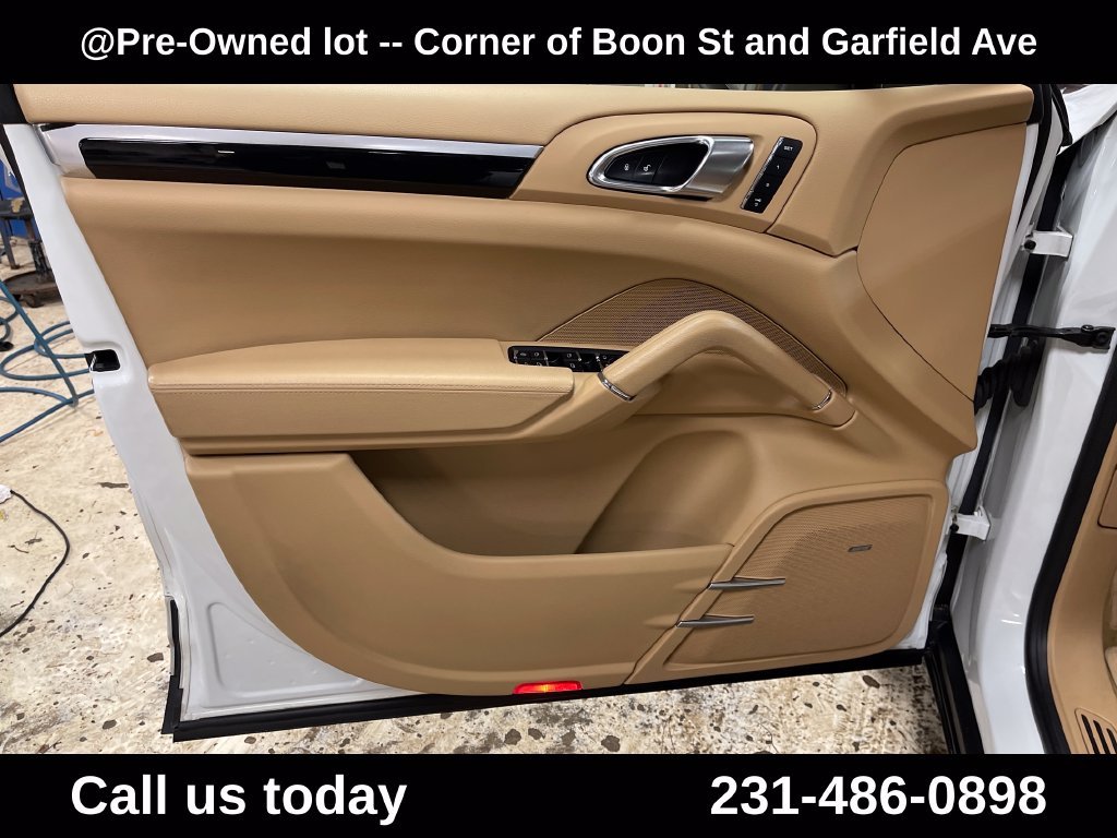 Used 2013  Porsche Diesel image 14