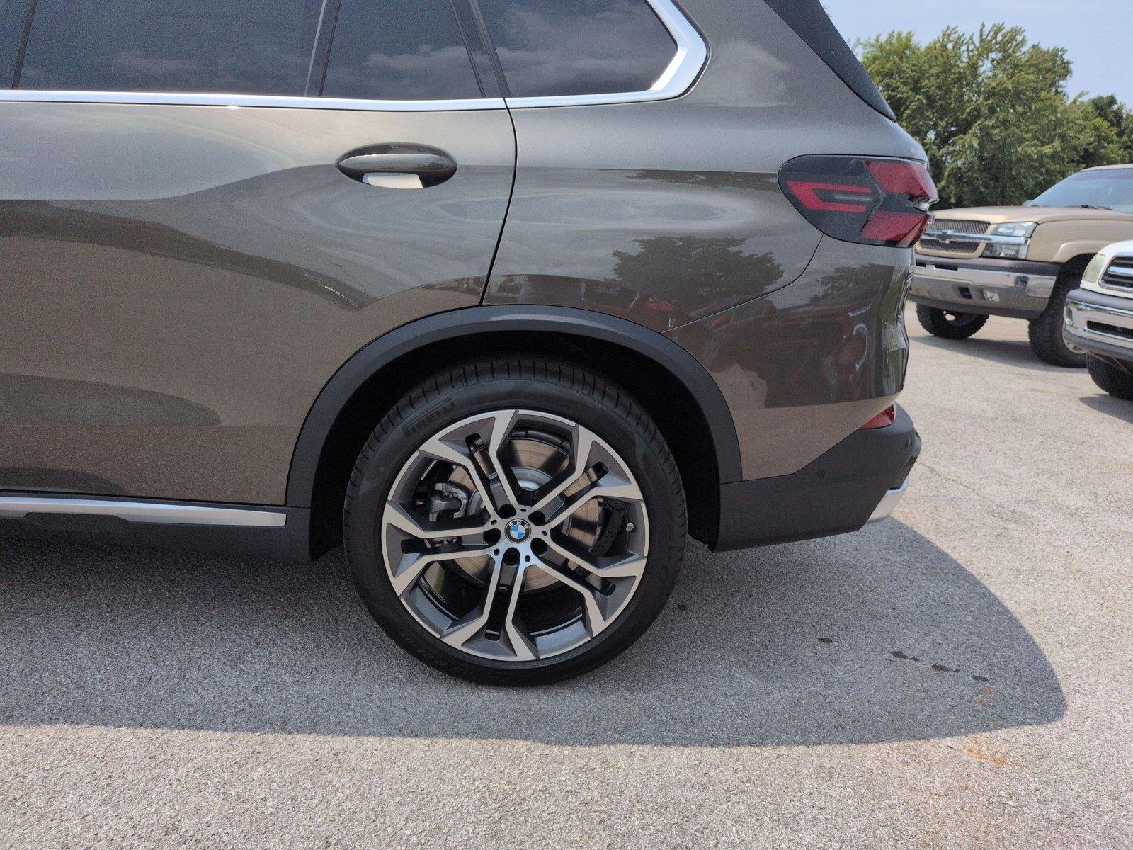 New 2026 Manhattan Green Metallic BMW xDrive50e image 11