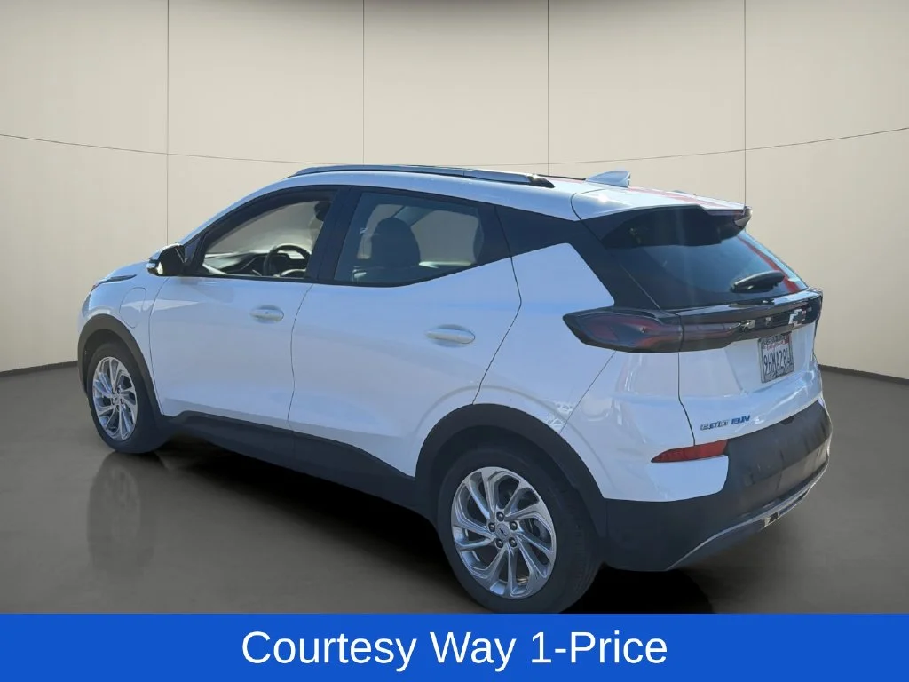 Used 2023 White Chevrolet LT image 6
