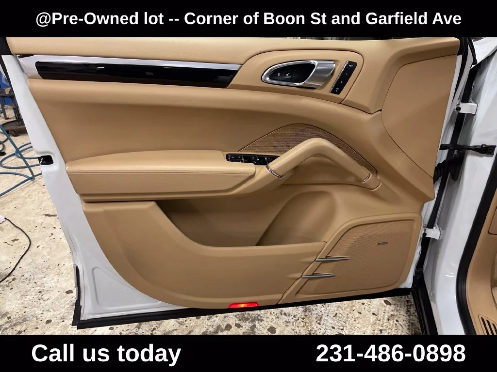 Used 2013  Porsche Diesel image 14