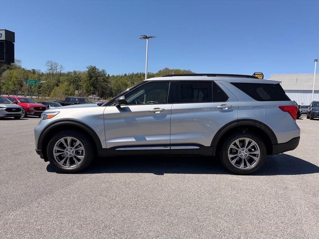 Used 2023 Silver Ford XLT image 4
