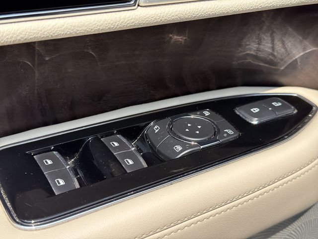 Used 2019 Black Lincoln Reserve image 13