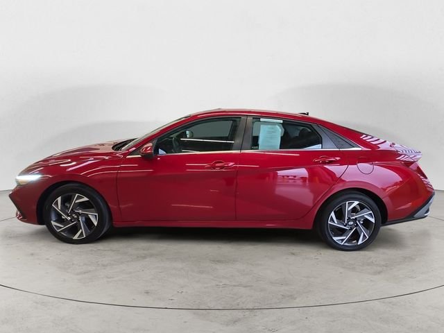 Certified Used 2025 Red Hyundai SEL Convenience image 8