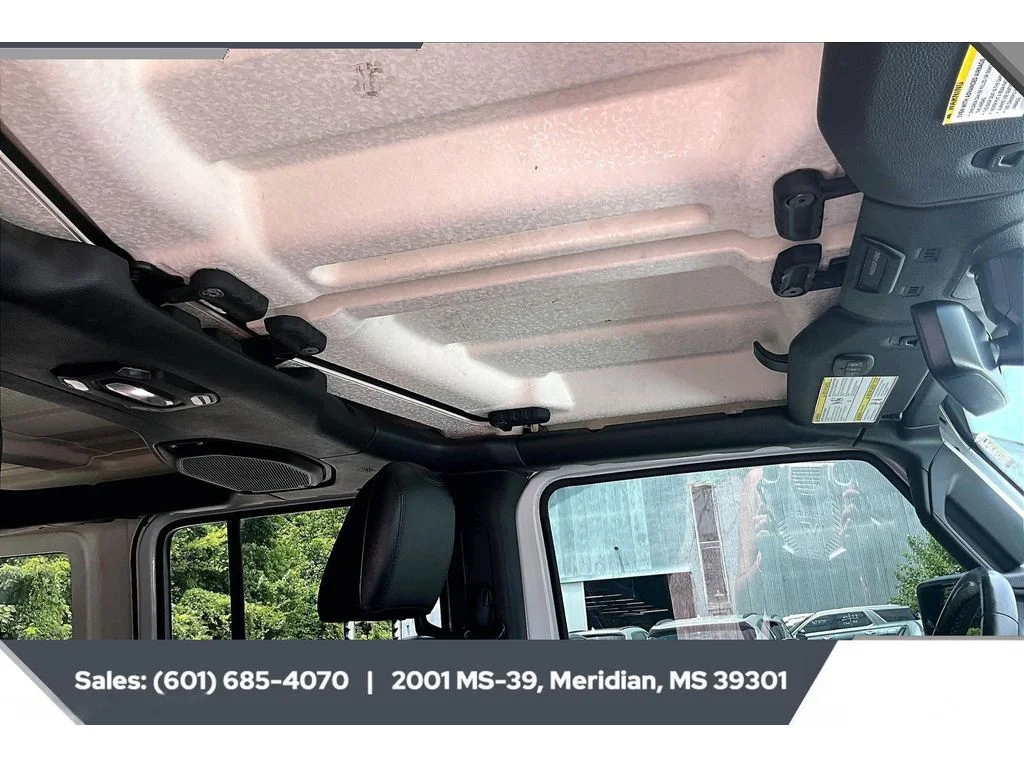Used 2018 Bright White Clearcoat Jeep Unlimited Sahara image 16