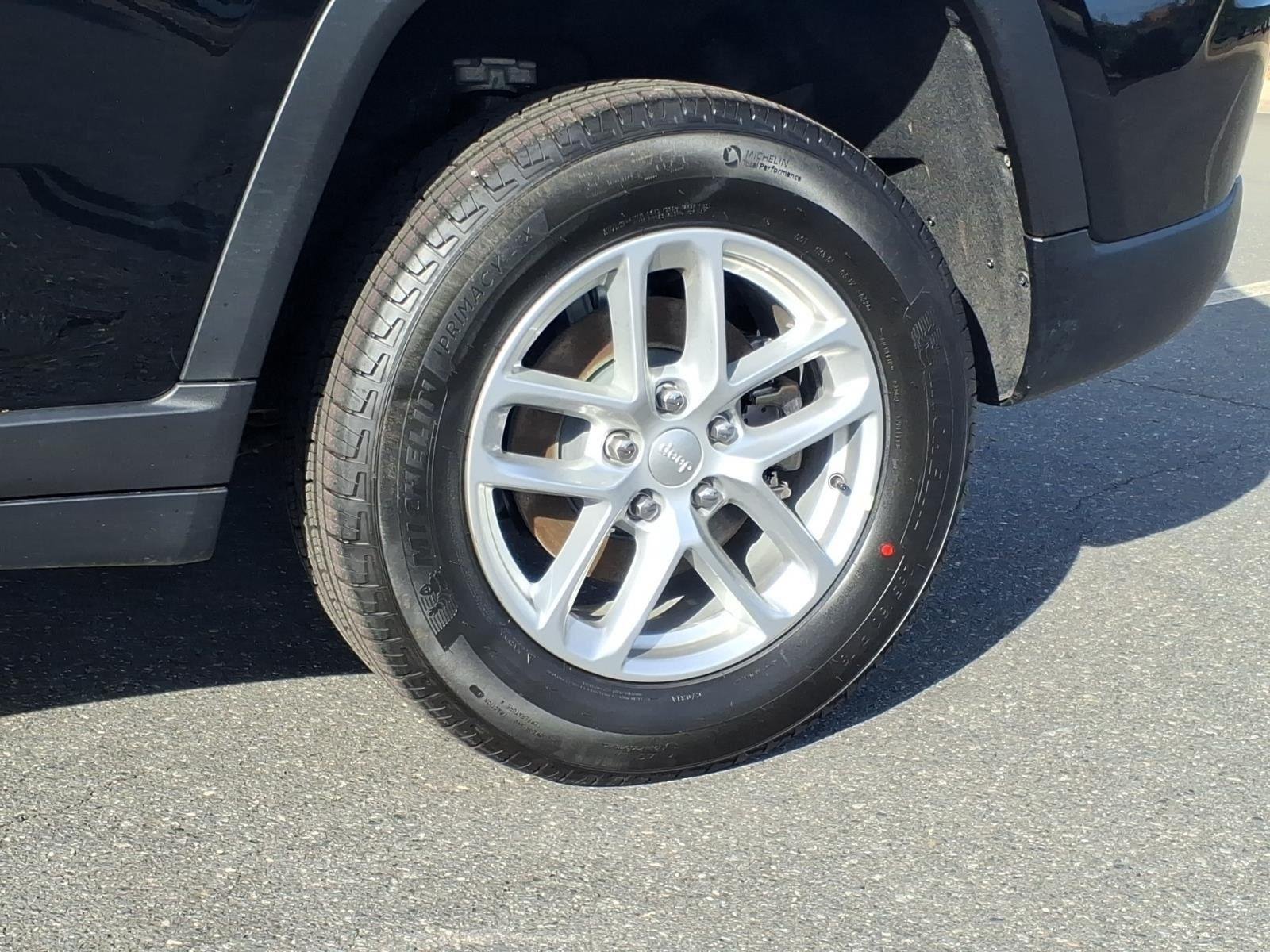 New 2026 Diamond Black Crystal Pearlcoat Jeep Laredo image 9