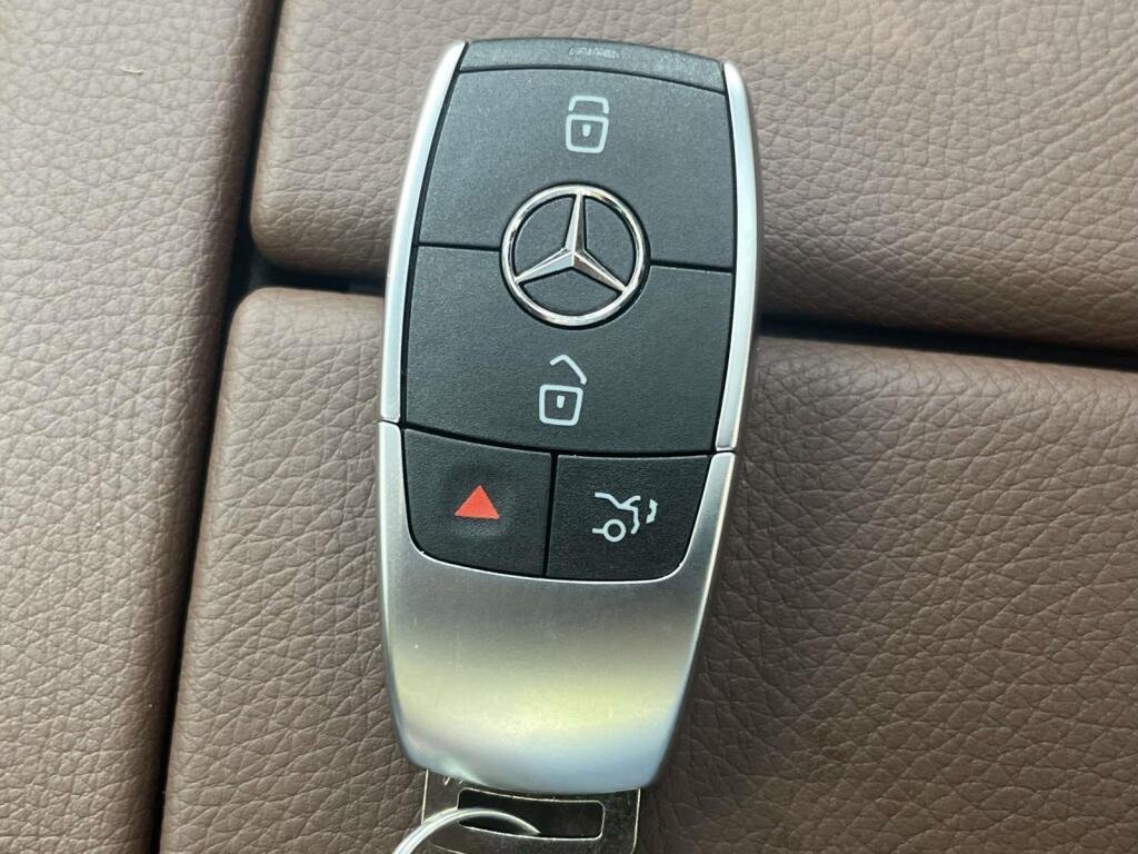 New 2026 Polar White Mercedes-Benz GLE 350 image 4