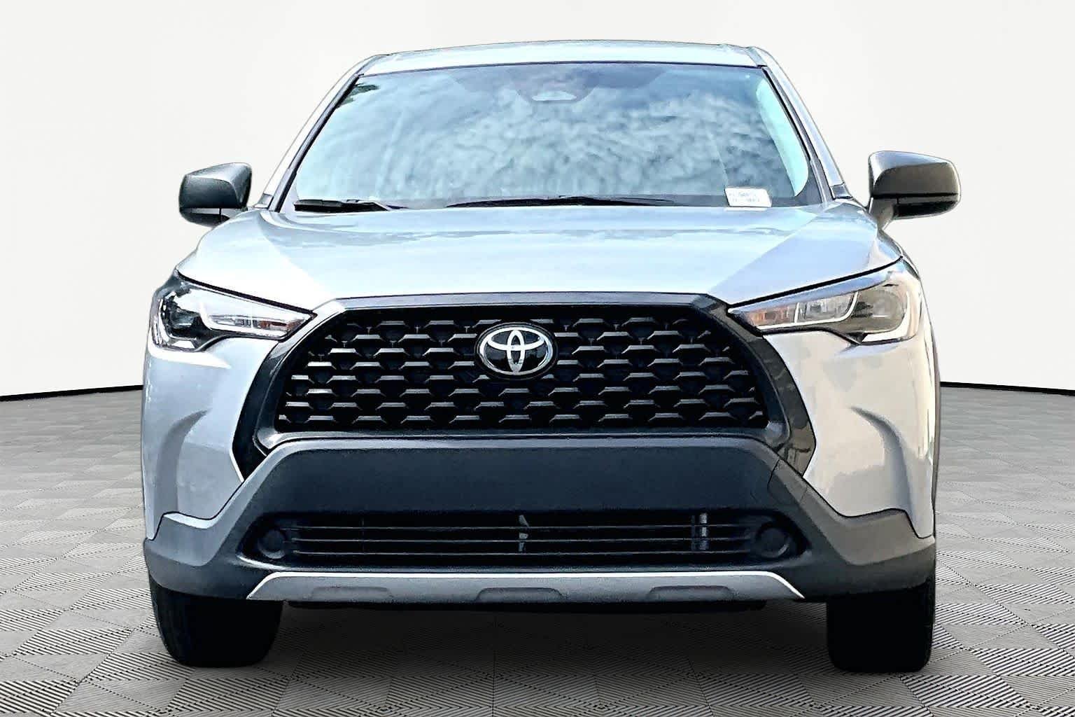 Used 2024 Sonic Silver Toyota L image 4