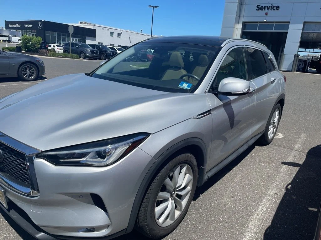 Used 2019 Liquid Platinum INFINITI ESSENTIAL image 1