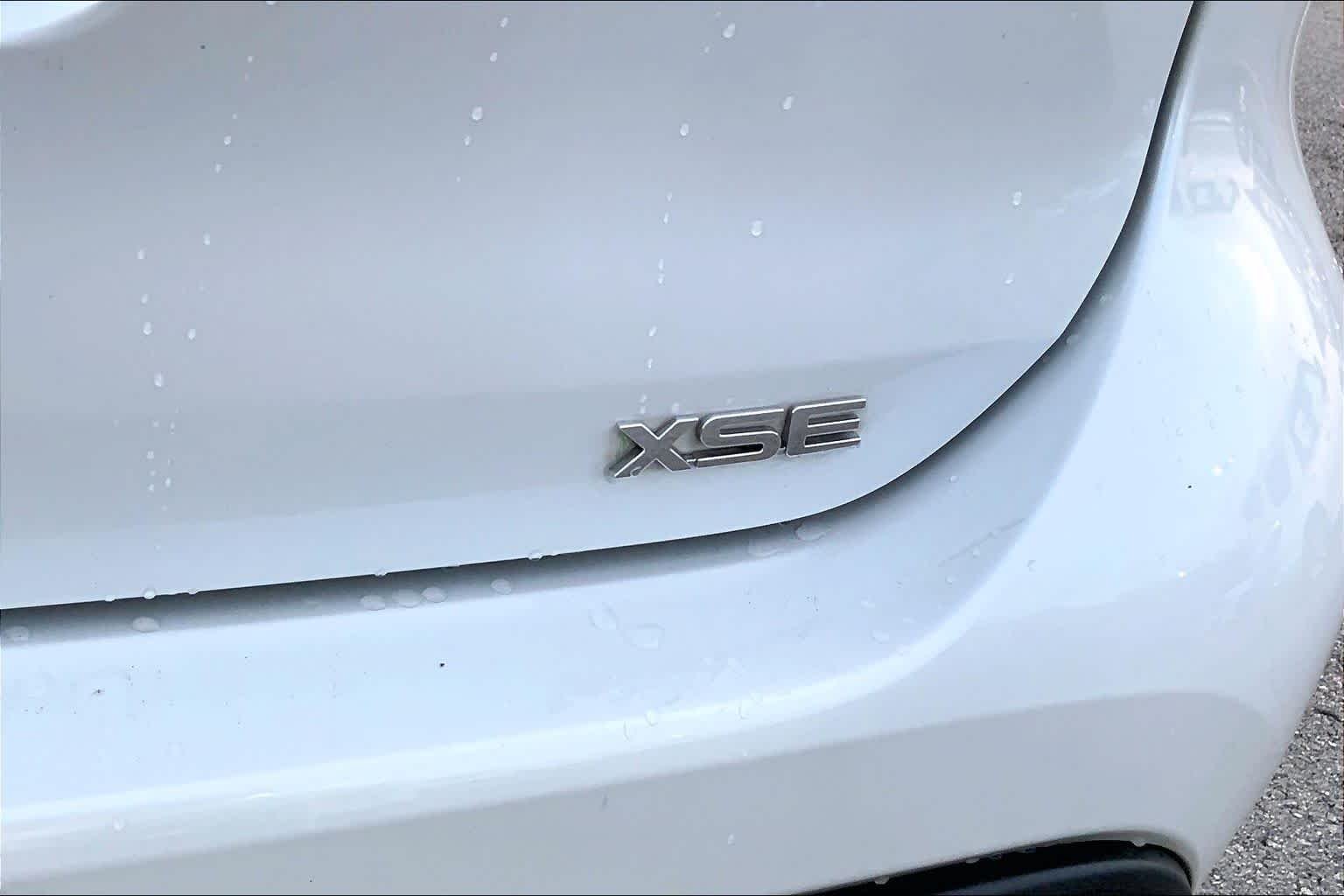 Used 2024 Wind Chill Pearl Toyota LE image 10