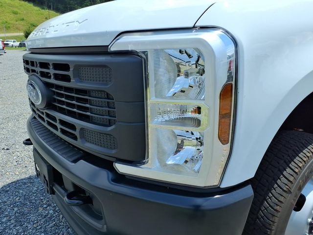 New 2026 Oxford White Ford XL image 5