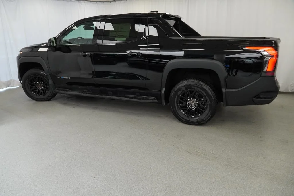 New 2026 Black Chevrolet LT - Extended Range image 5