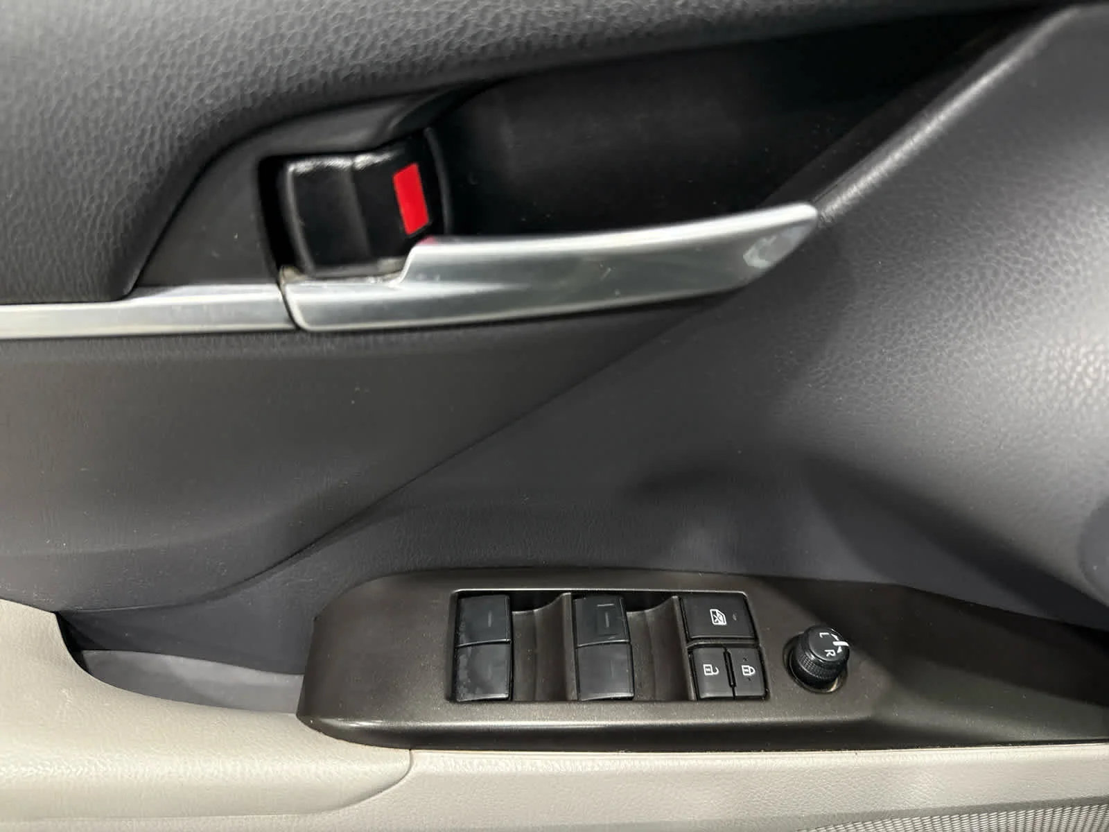 2023 Toyota Camry SE - Photo 14