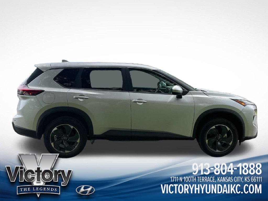 Used 2024 Silver Nissan SV image 5