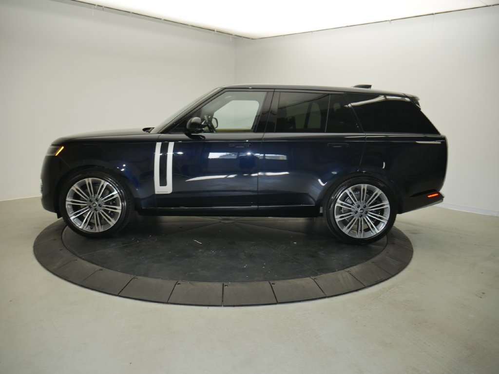Used 2025  Land Rover Autobiography image 2